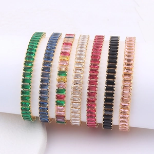Bracelets Tennis avec zircons rectangulaires colorés en plusieurs couleurs sur base dorée