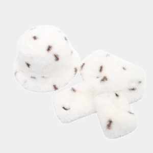 Detailed texture of leopard print faux fur hat and scarf set for winter warmth