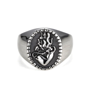 Vintage gothic heart signet ring in stainless steel with engraved flame pattern