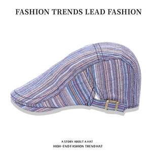 Casquette gavroche rayée style ethnique avec boucle vintage et tissu multicolore tissé