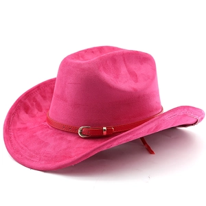 Detail eines fuchsiafarbenen Wildleder-Cowboyhuts mit rotem Lederband und Gold-Schnalle