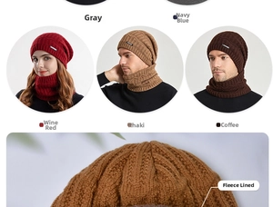 Detail von Winter-Strickmütze und Schal-Set mit dickem Fleecefutter für Wärme und Komfort