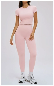Détails d'un legging de yoga taille haute et haut court rose pastel pour le sport