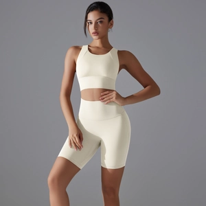 Ensemble de yoga 2 pièces avec brassière blanc cassé et short de cycliste taille haute