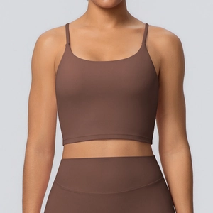 Ensemble de yoga marron chocolat avec brassière de sport et legging pour fitness et gym