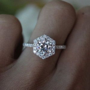 Elegant Copper Hexagon Halo Rhinestone Ring For Women White Gold Plated Engagement Wedding Proposal Finger Ring Jewelry