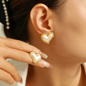 Elegant 18K gold plated heart stud earrings and ring set with pearls on model