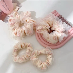 Floral print mesh scrunchies set with layered tulle fabric in pink floral patterns