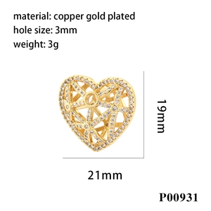 Macro detail of gold-plated hollow heart pendant with micro-set zircon and 21x19mm dimensions