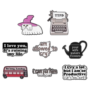 Lot de 8 pin's émaillés TTPD avec motifs machine à écrire et bus pour fans de Taylor Swift