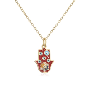 Detailaufnahme des Hamsa-Anhängers mit roter Emaille, blauem Auge und Zirkonia-Stern