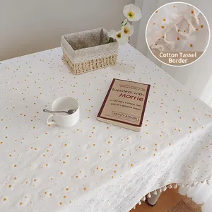 Nappe japonaise en coton et lin avec motif marguerites et bordures à franges élégantes