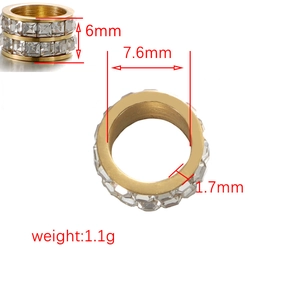 Vista dettagliata della perla strass con foro grande cilindrico, accessorio metallo DIY.