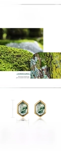 Macro detail of hexagonal green moss agate earrings in S925 silver with dimensions