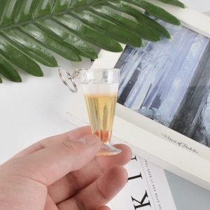 Portachiavi creativo con mini boccale di birra e schiuma realistica per borsa