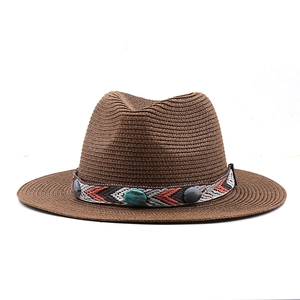 Chapeau de soleil en paille marron avec ruban géométrique tribal et détails turquoise