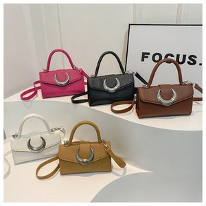Sacs à main en cuir grainé en cinq couleurs avec boucles en croissant de lune argentées