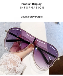 Détail de lunettes de soleil coeur avec verres dégradés violet gris et monture dorée