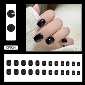 Unghie finte corte quadrate nero lucido set da 24 pezzi alla moda CF024