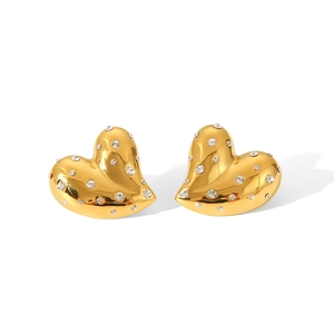Macro detail of 18K gold-plated stainless steel heart studs with sparkling crystal inlay