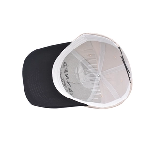 Dettaglio interno del cappellino in cotone con fascia antisudore e cuciture interne