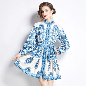 Abito elegante a maniche lunghe con stampa paisley, colletto alla coreana e plissettato