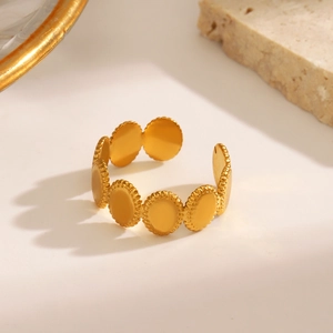 Minimalist 18K gold plated stainless steel oval link ring with beaded texture detail