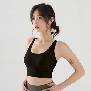 Vue latérale du soutien-gorge de sport noir à fort impact en tissu élastique sans couture