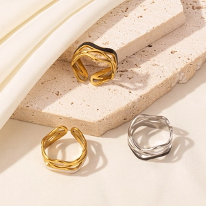Classic 304 stainless steel open rings with black and white enamel wavy design