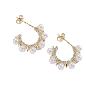 Boucles d'oreilles créoles dorées avec perles d'eau douce, pointes et pierres en zircon