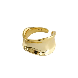 Minimalist S925 sterling silver wavy open ring with elegant golden mirror finish