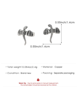 Detailed specs of vintage copper dragon ear cuffs with 1.4cm size and 2.4g weight