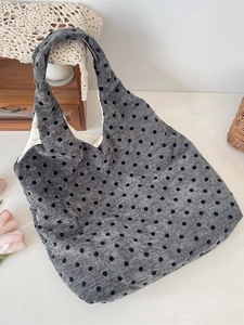 Borsa tote in tela grigia a pois neri con design a tracolla larga stile minimalista