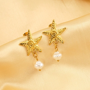Boucles d'oreilles clous étoile de mer plaqué or 18K avec pendentifs perles