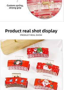 Détail de pinces à cheveux de Noël en acrylique avec ressorts dorés et motifs festifs