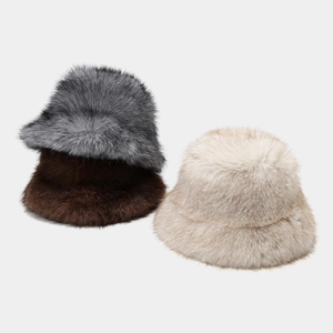 Bobs en fausse fourrure duveteuse pour femmes en gris, marron et beige pour l'hiver