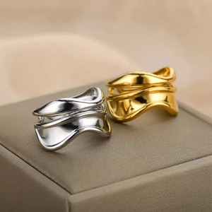 Minimalist irregular wave-shaped stainless steel rings in gold and silver finish