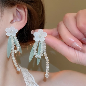 Elegant long flower tassel earrings with white resin petals and clear crystal beads