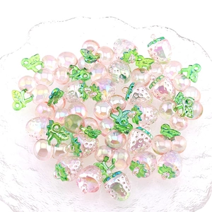Ciondoli a fragola e ciliegia in resina iridescente rosa per gioielli e accessori fai da te