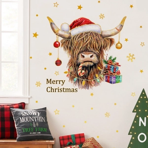 Detaillierter Weihnachtsaufkleber mit Hochlandrind, bunten Lichtern und Sternen