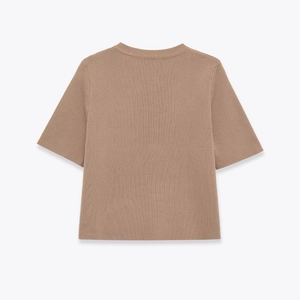 Classic brown short-sleeve knit sweater with a round neck and fine knitted texture