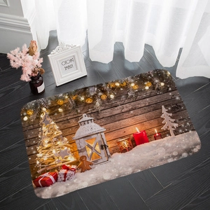 Paillasson de Noël en flanelle avec lanterne et sapin festif sur décor bois chaleureux