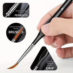 Detail of ergonomic triangular handle and double crimped ferrule on size 6 brush