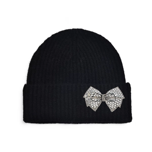 Bonnet en tricot noir pour femme avec un nœud en strass étincelant et bord replié