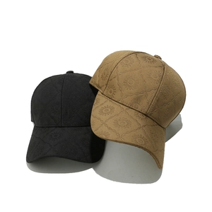 Casquettes de baseball matelassées avec broderie florale en noir et kaki au style décontracté