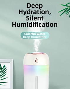 Dettaglio dell'umidificatore da tavolo silenzioso con nebbia sottile e luce LED colorata