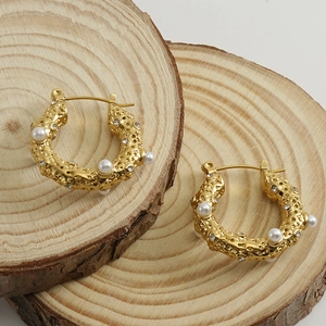 18K gold plated stainless steel U-shaped hoop earrings with pearls and crystals