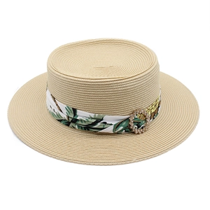Chapeau de soleil élégant en paille beige avec ruban feuillage et boucle en cristal