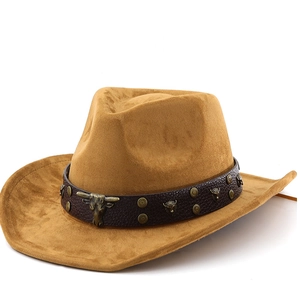 Chapeau de cowboy classique en feutre camel avec bande en cuir à tête de taureau