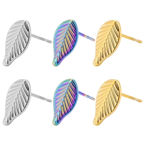 Dettaglio di orecchini a foglia in acciaio inossidabile 304 in argento, oro e arcobaleno